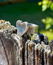 Load image into Gallery viewer, Full heart ring