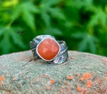 Load image into Gallery viewer, Carnelian feather ring
