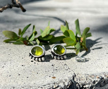 Load image into Gallery viewer, Peridot Bud earrings