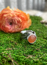 Load image into Gallery viewer, Carnelian feather ring