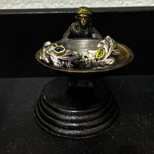 Load image into Gallery viewer, Vine crown peridot