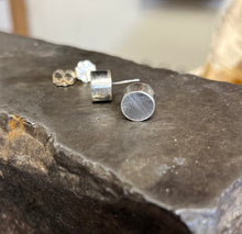 Load image into Gallery viewer, Hollow form ear knobs