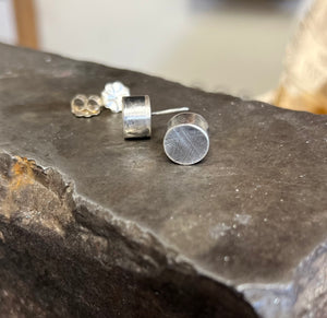 Hollow form ear knobs